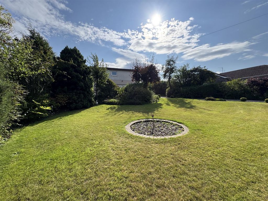 Property photo 3 of 25 Front Garden.Jpeg