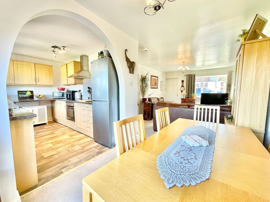 Property photo 2 of 25