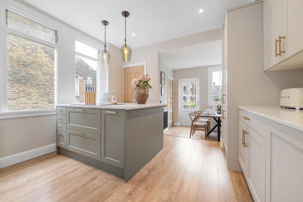 Property photo 2 of 19 Kitchen (2).Jpg