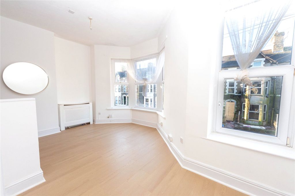 Property photo 2 of 10 Picture No. 07