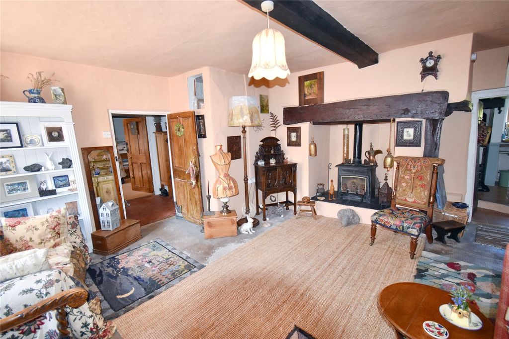 Property photo 2 of 21 Living Room