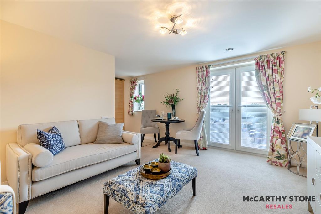 Property photo 2 of 14 8620456-Interior05.Jpg