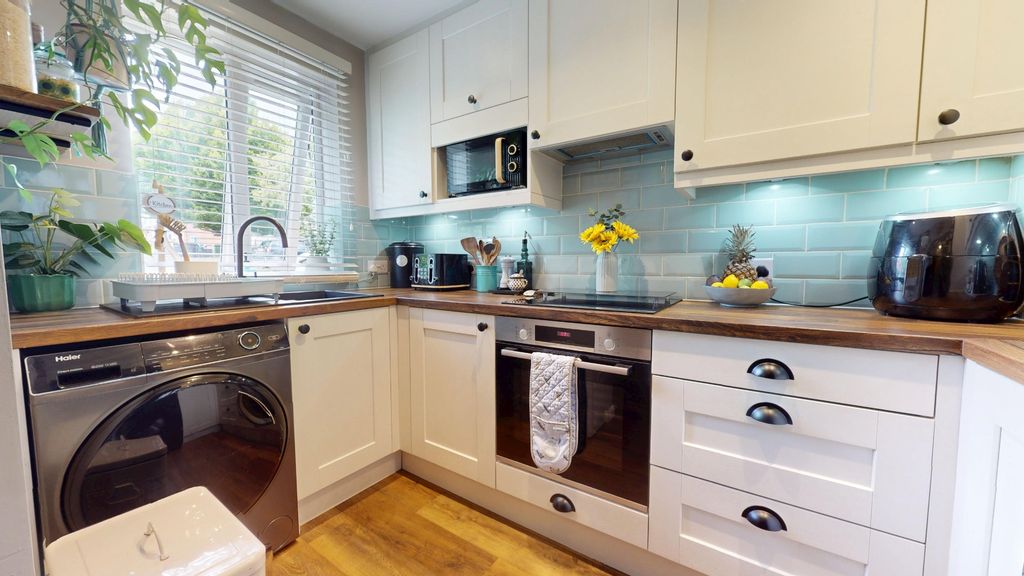 Property photo 2 of 20 4339231
