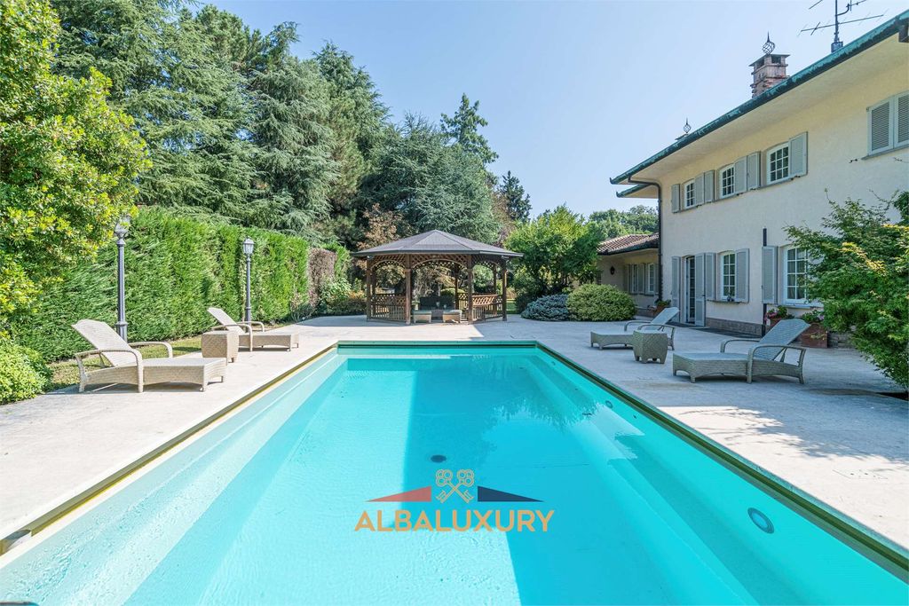 Property photo 2 of 47