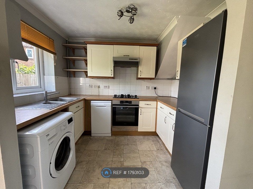 Property photo 2 of 11 Kitchen
