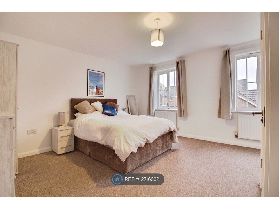 Property photo 2 of 12 Blue Room 1