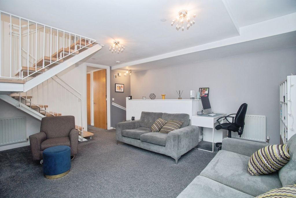 Property photo 3 of 21 Pbox-Img.Jpg