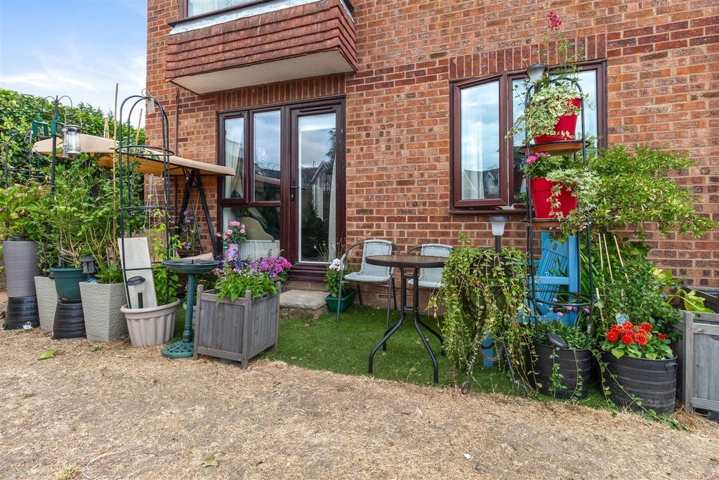 Property photo 1 of 19 3 Penrith Court-010.Jpg
