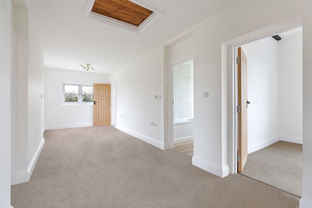 Property photo 2 of 15 Picture No. 13