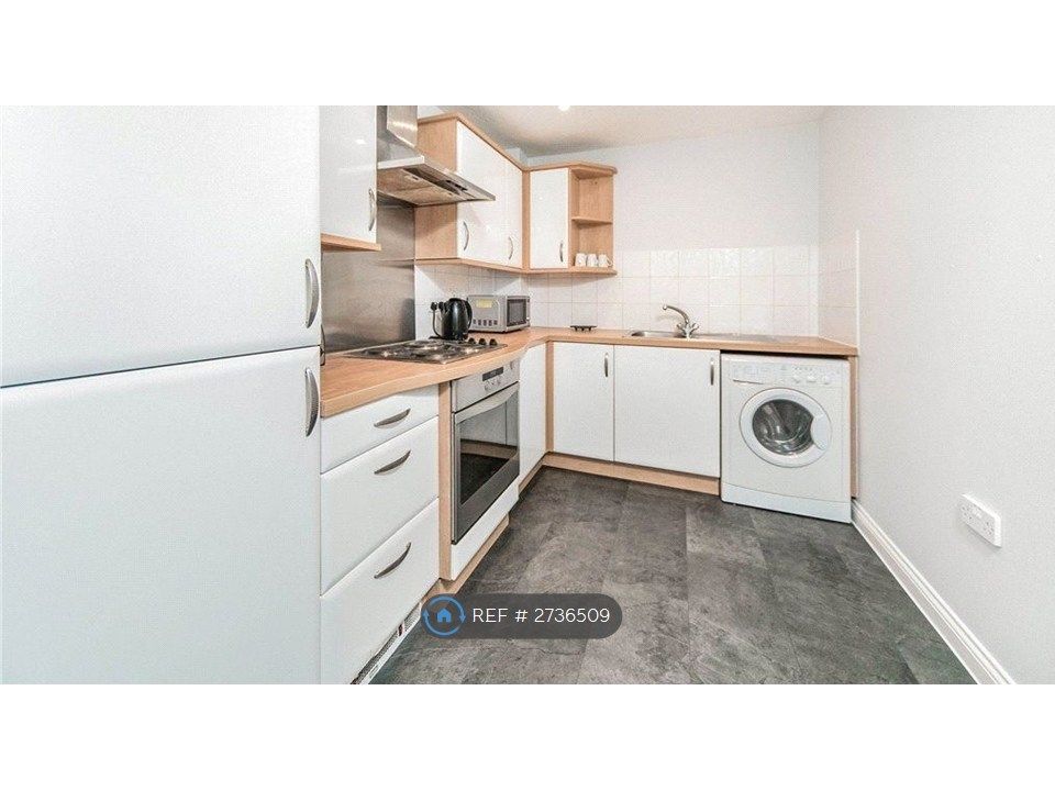 Property photo 3 of 10 Kitchen