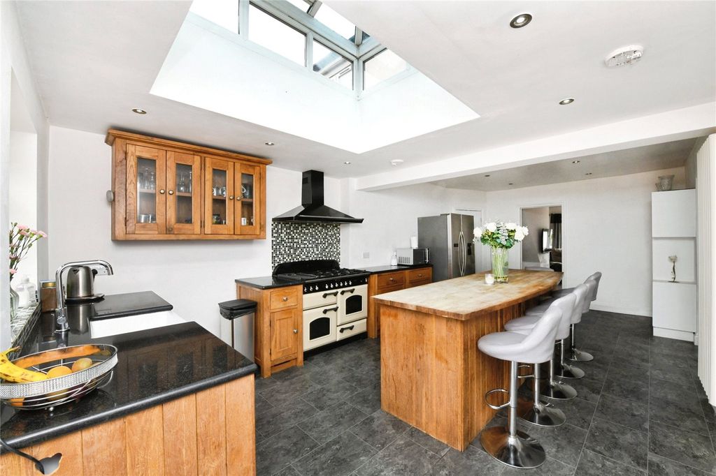 Property photo 3 of 17 Interior