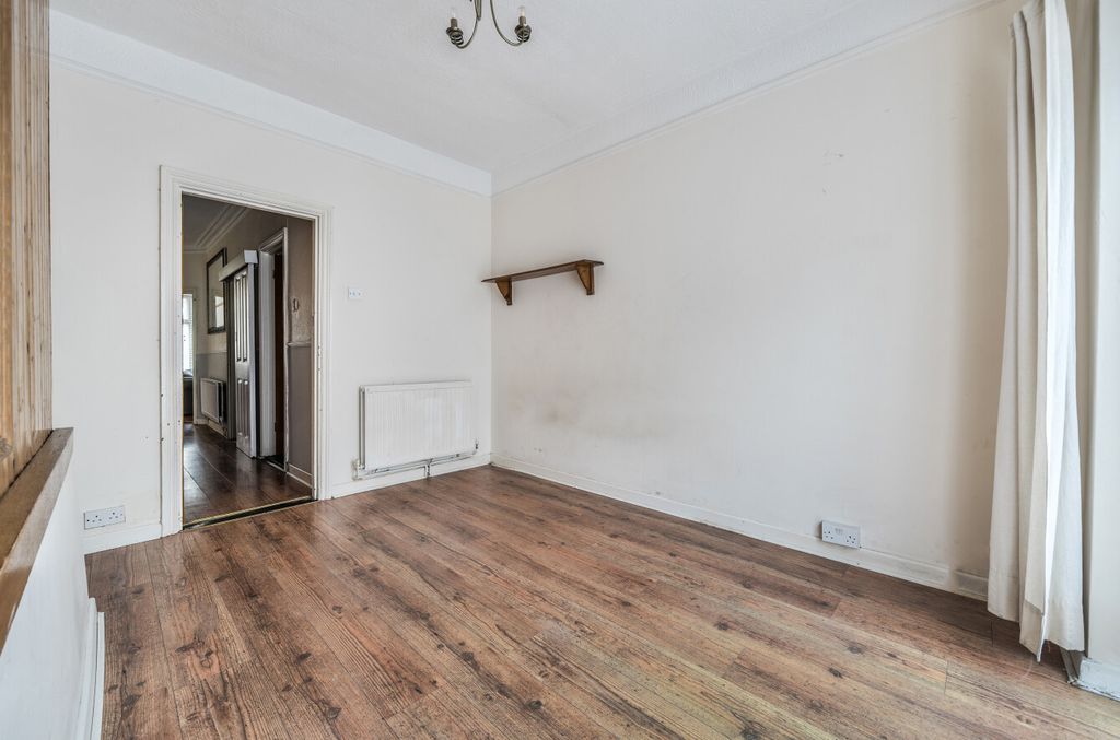 Property photo 2 of 12 1333862-8-688B2Cf...