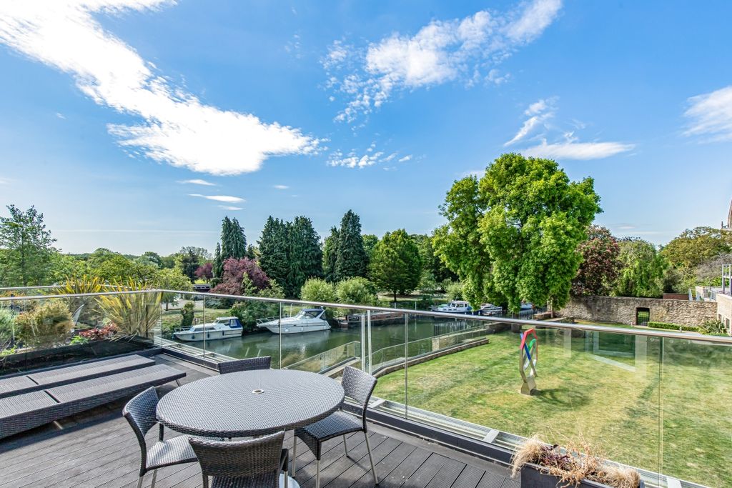 Property photo 1 of 9 129565