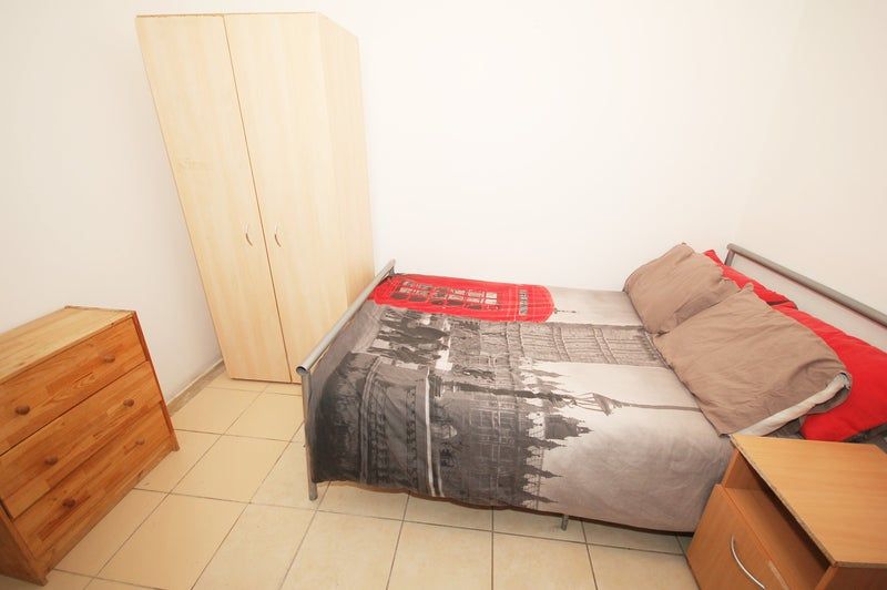 Property photo 3 of 6 Room 2- £800 Available Now