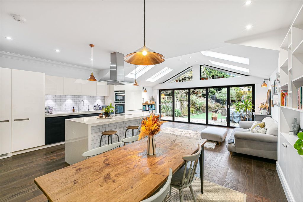 Property photo 2 of 40