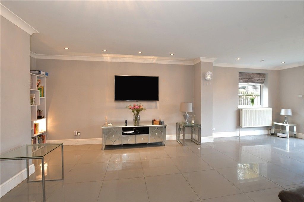 Property photo 1 of 14 Lounge/Dining Room