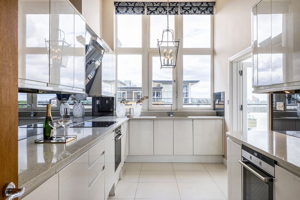 Property photo 3 of 23 108758_Flat 117 D...