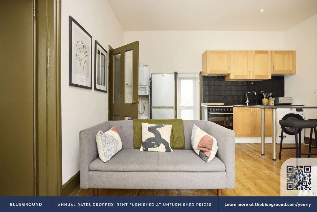 Property photo 3 of 14 Living Room