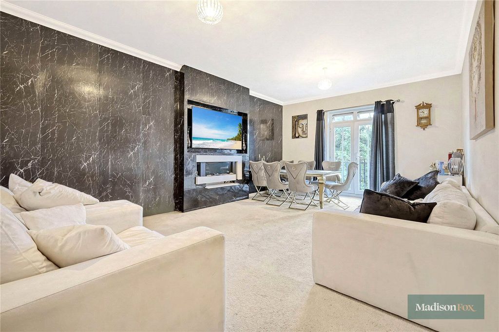 Property photo 3 of 22 Picture No. 52