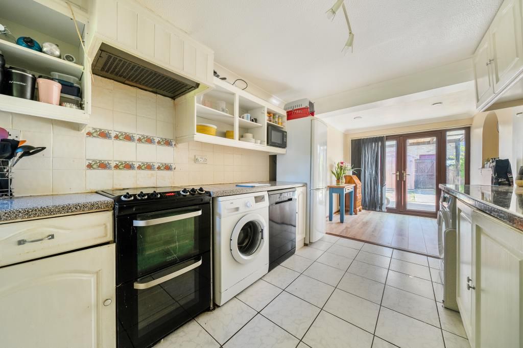 Property photo 3 of 16 Kitchen