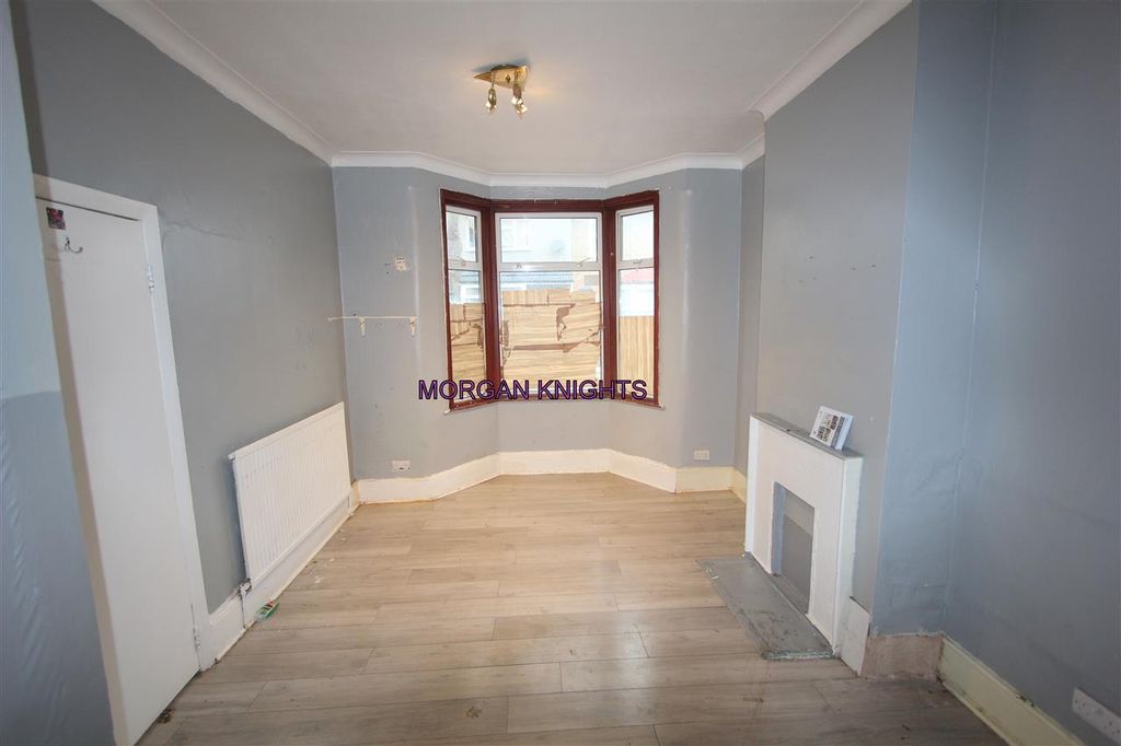 Property photo 3 of 15 Reception One: