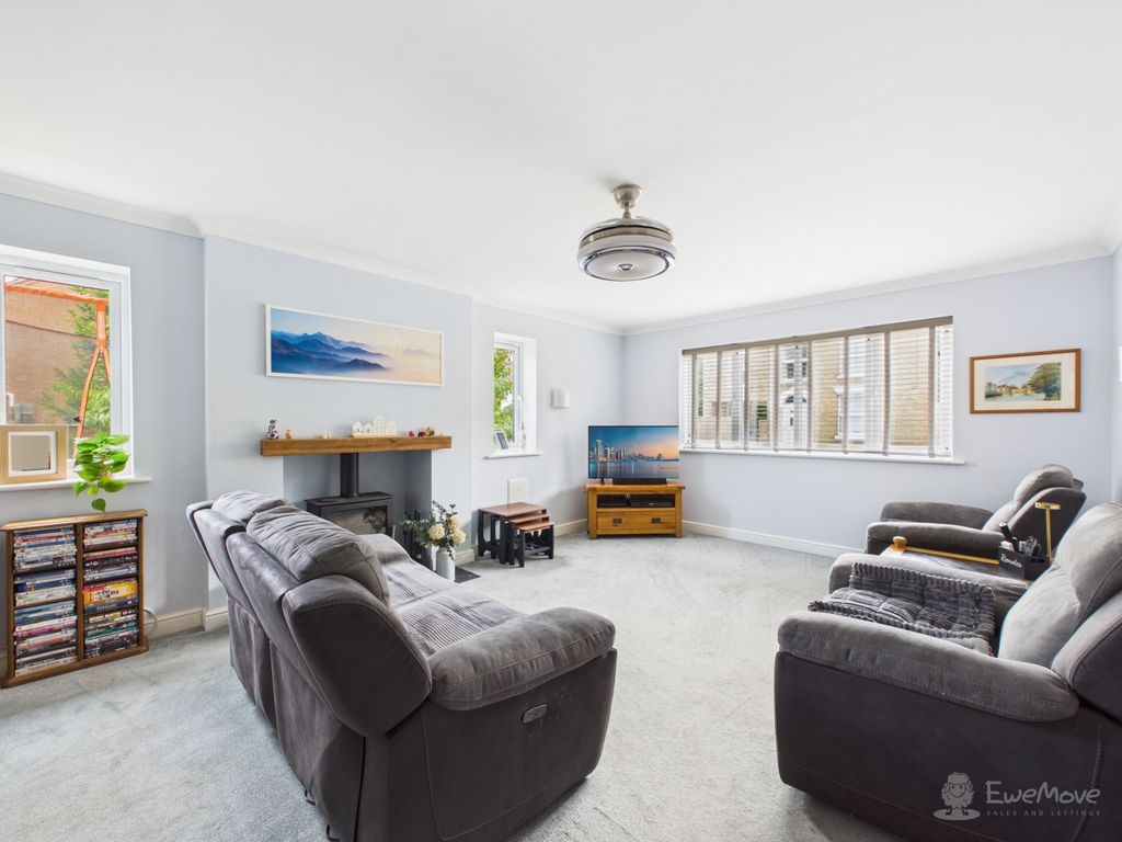 Property photo 3 of 25 Living Room- Mark Stephens Ewemove Newmarket And S