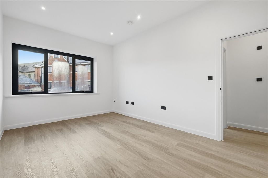 Property photo 2 of 9 008_Img_5949.Jpg