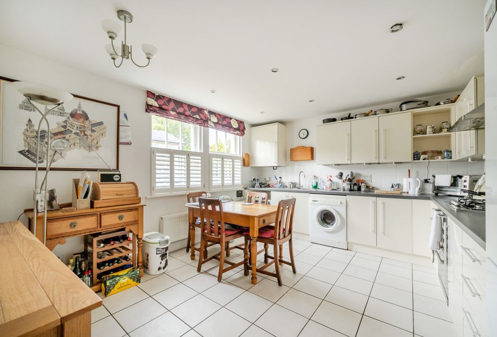 Property photo 3 of 17 Kitchen Dining Room