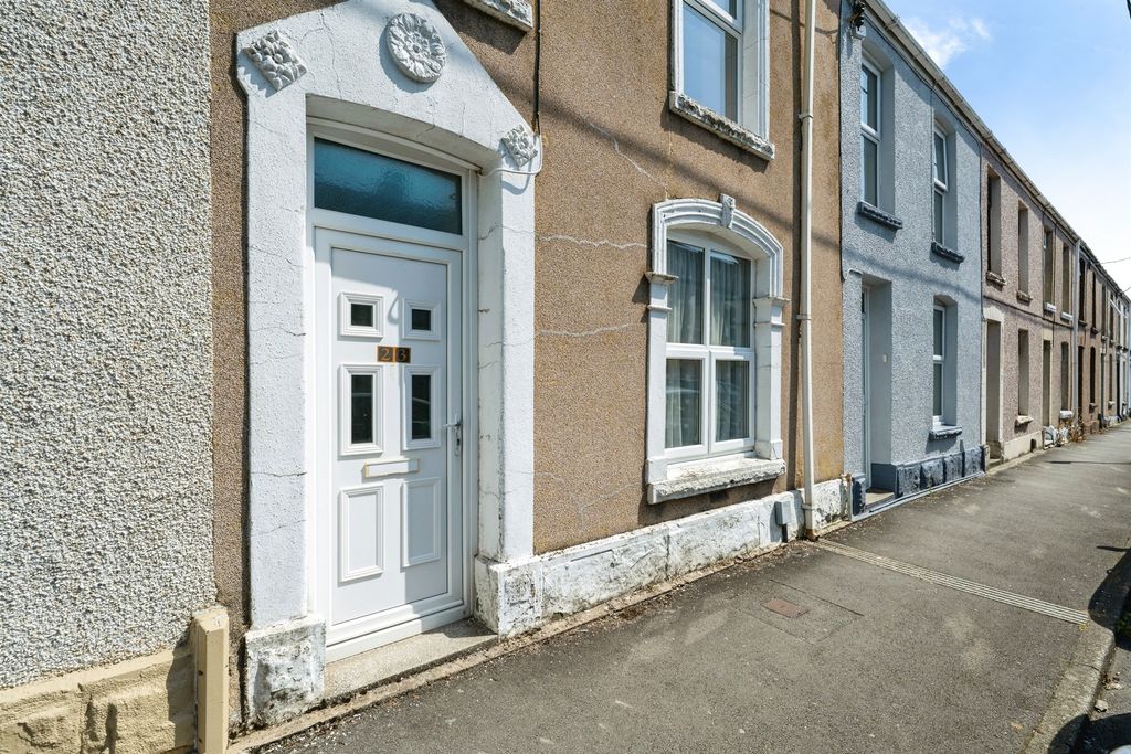 Property photo 2 of 20