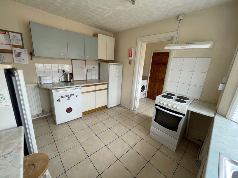 Property photo 3 of 8 Photo 6