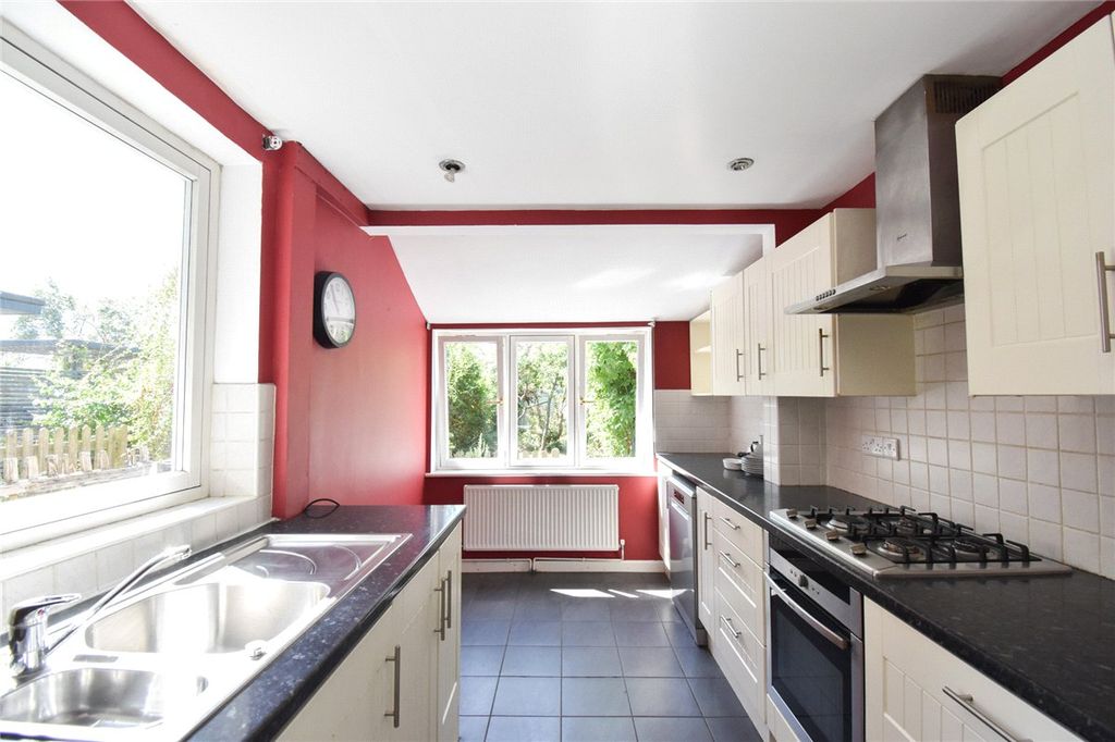 Property photo 2 of 11 Picture No. 17