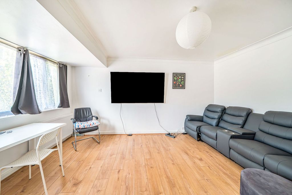 Property photo 3 of 20