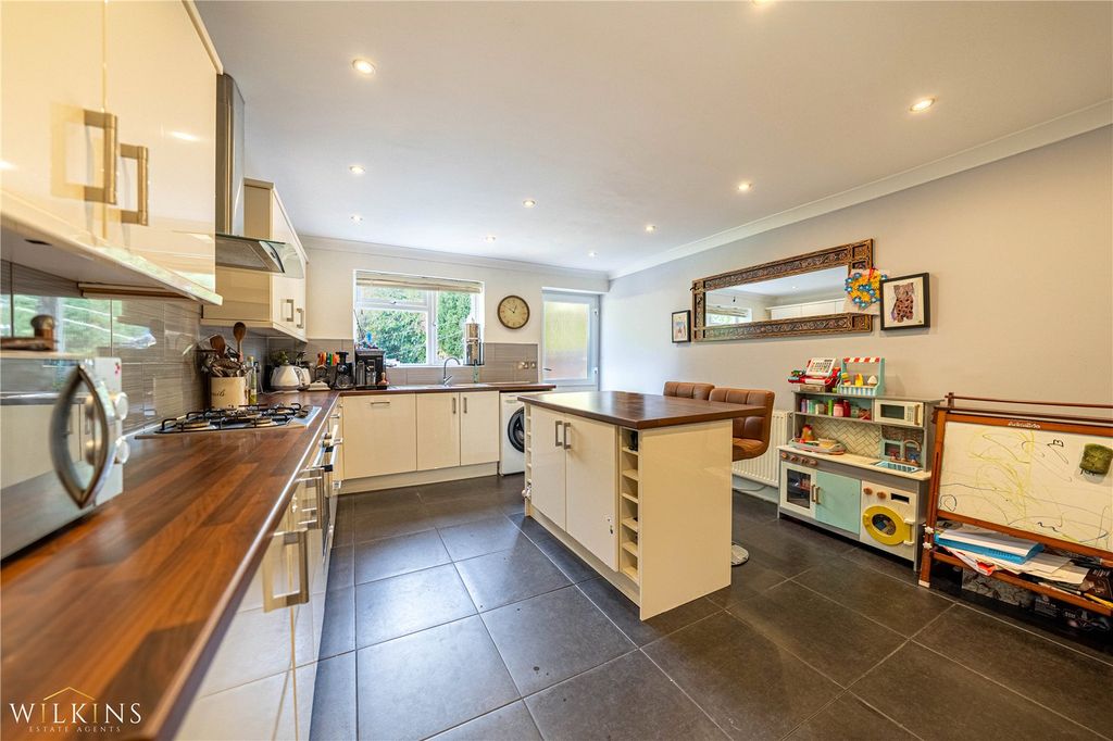 Property photo 3 of 27 Picture No. 12