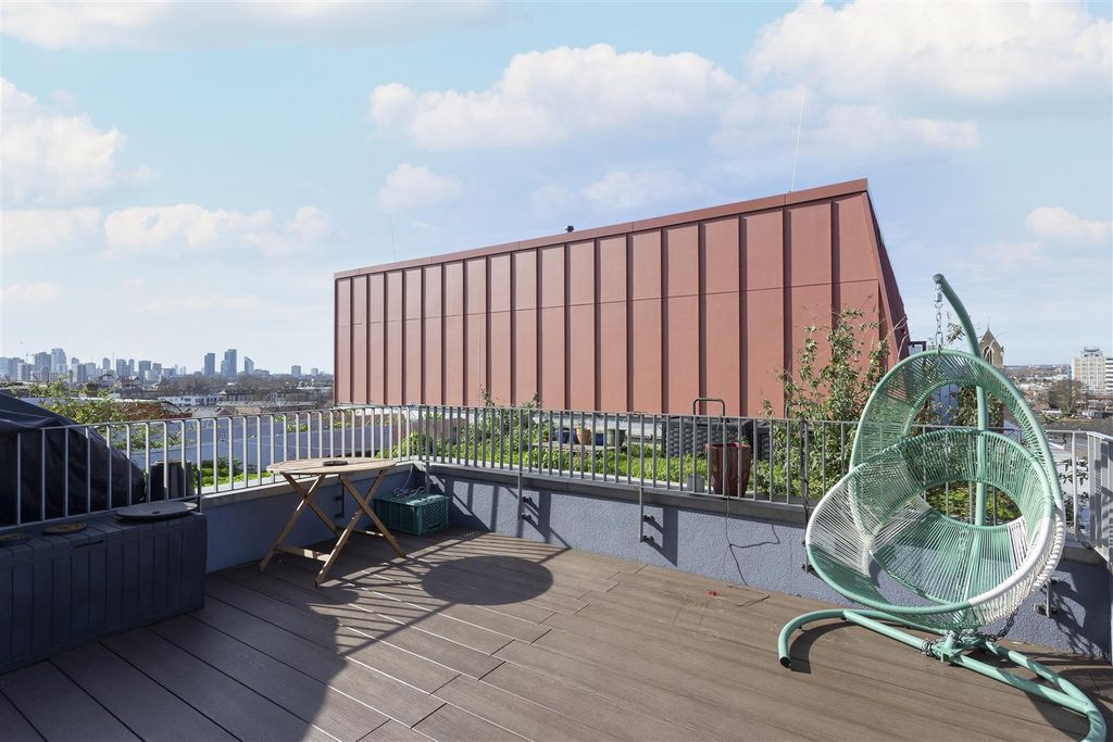 Property photo 2 of 12 Terrace
