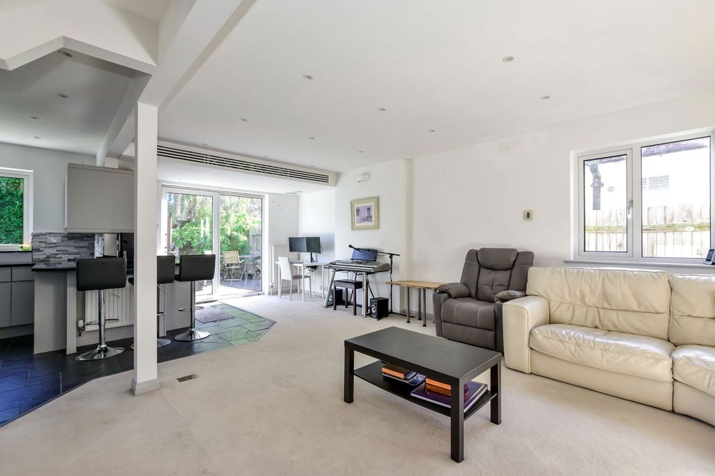 Property photo 3 of 12