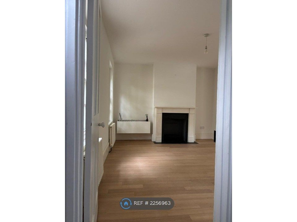 Property photo 3 of 16 Living Room