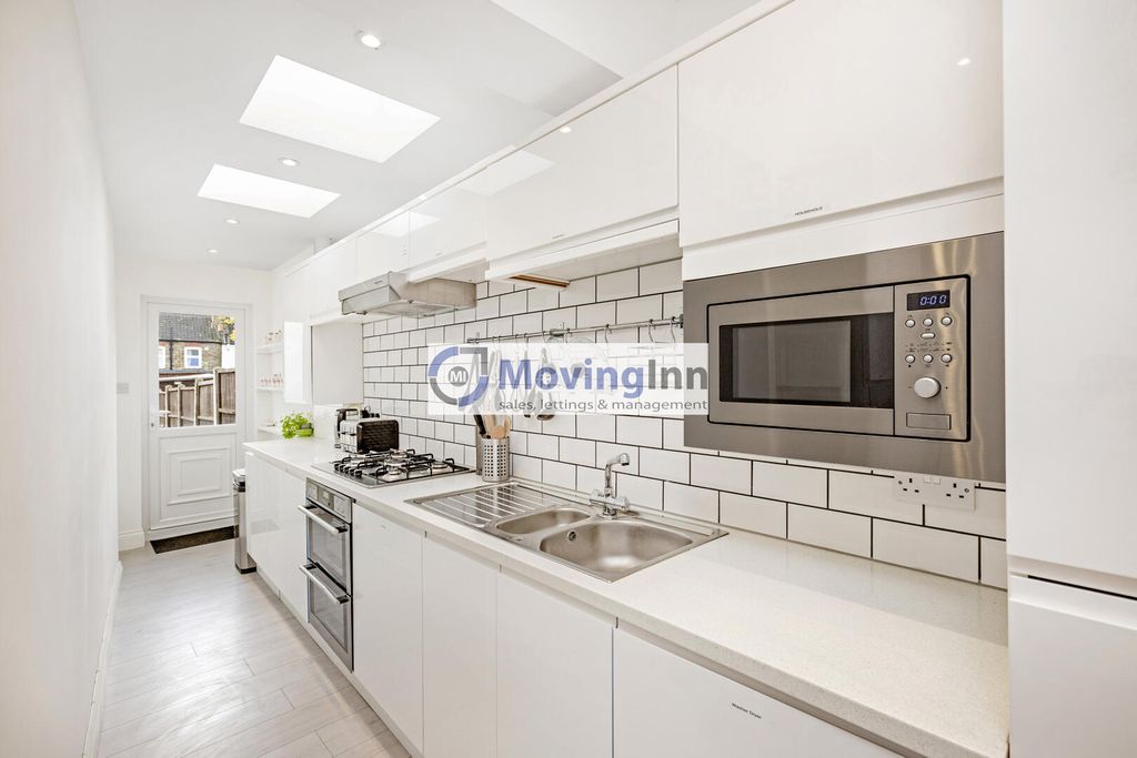 Property photo 2 of 19 Kitchen