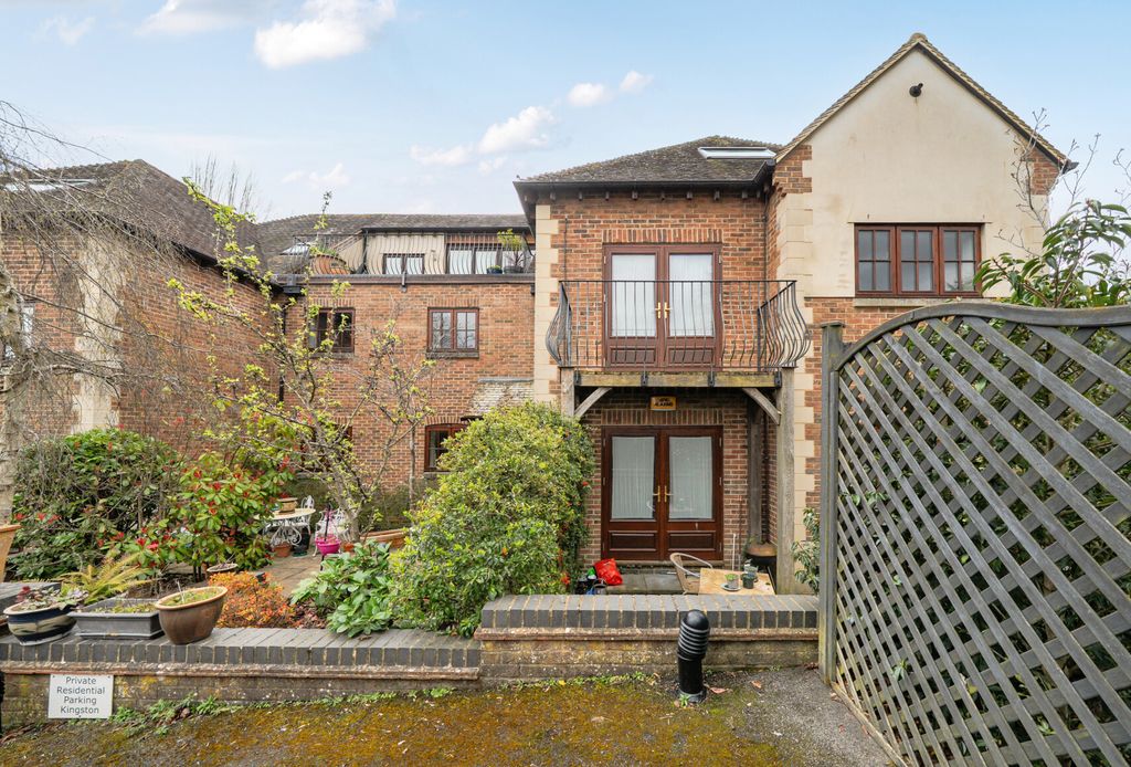 Property photo 1 of 12 1435018-1-69c3d8c...