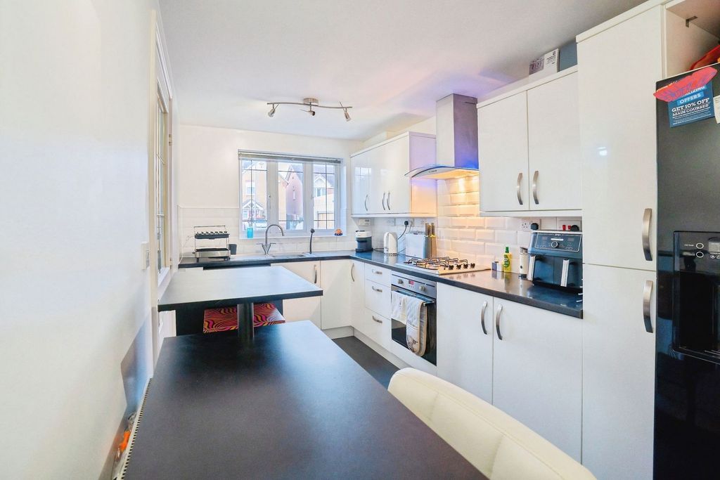 Property photo 2 of 34