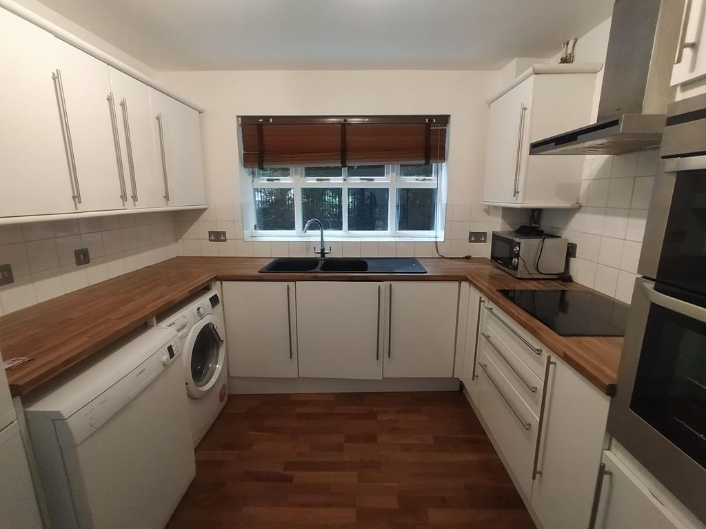 Property photo 2 of 14 Kitchen Area