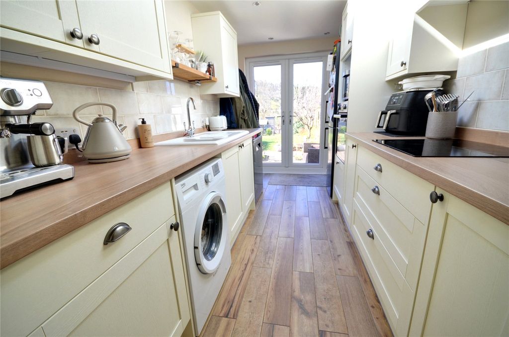 Property photo 3 of 25 Kitchen