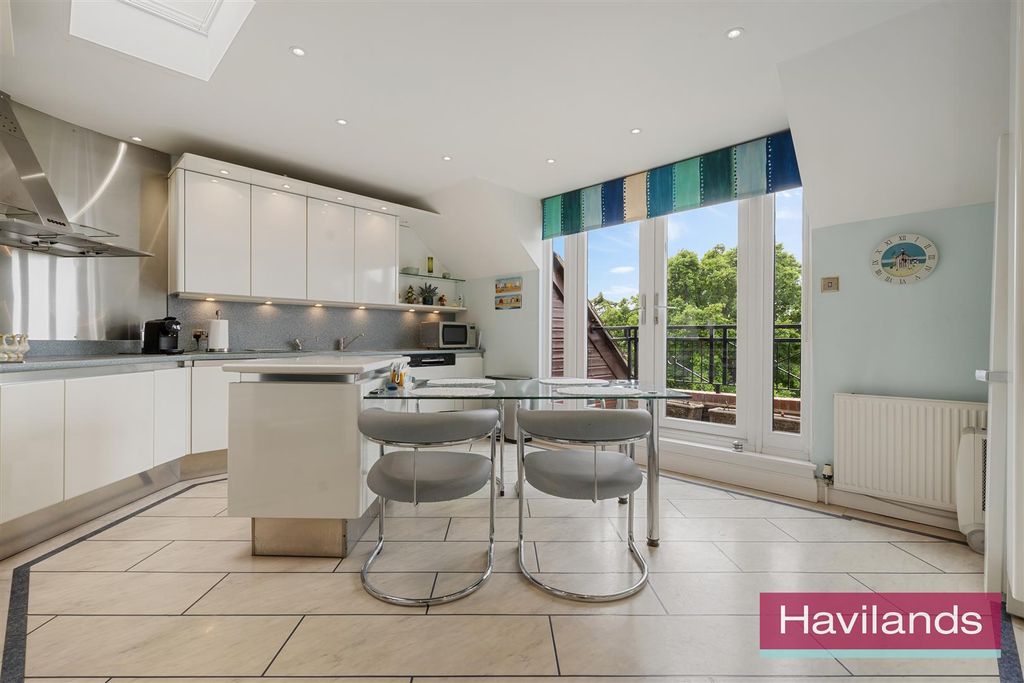 Additional image 4 of 3 bed flat for saleCrescent Road, Enfield EN2