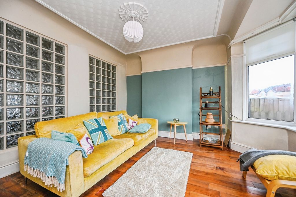 Property photo 3 of 18 Pbox-Img.Jpg