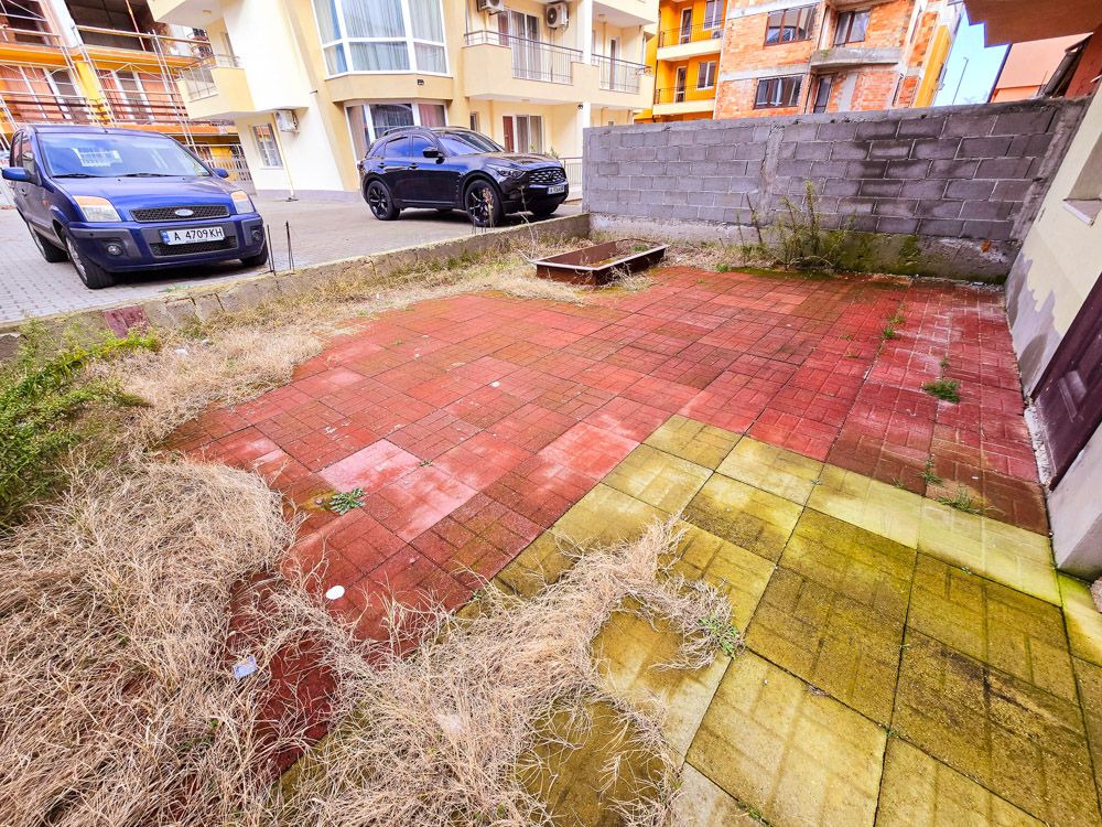 Property photo 1 of 12