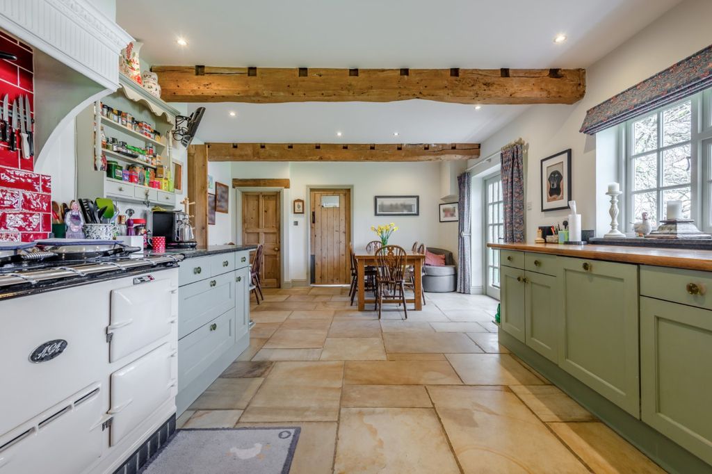 Property photo 3 of 19 Kitchen/B'fast Room