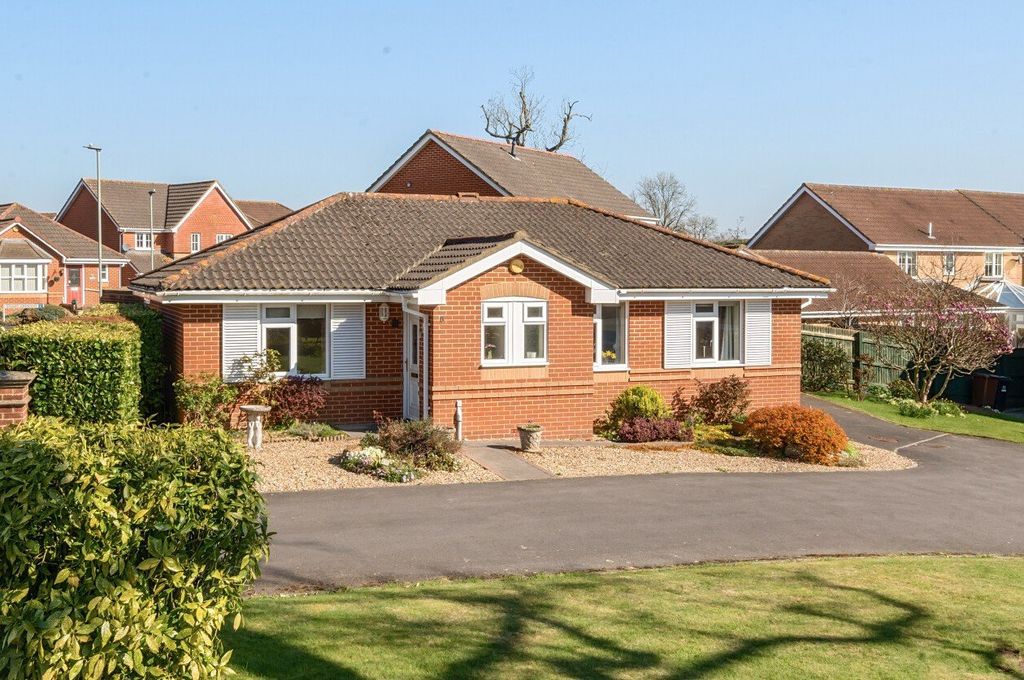 Property photo 1 of 13 6 Plantagenet Drive
