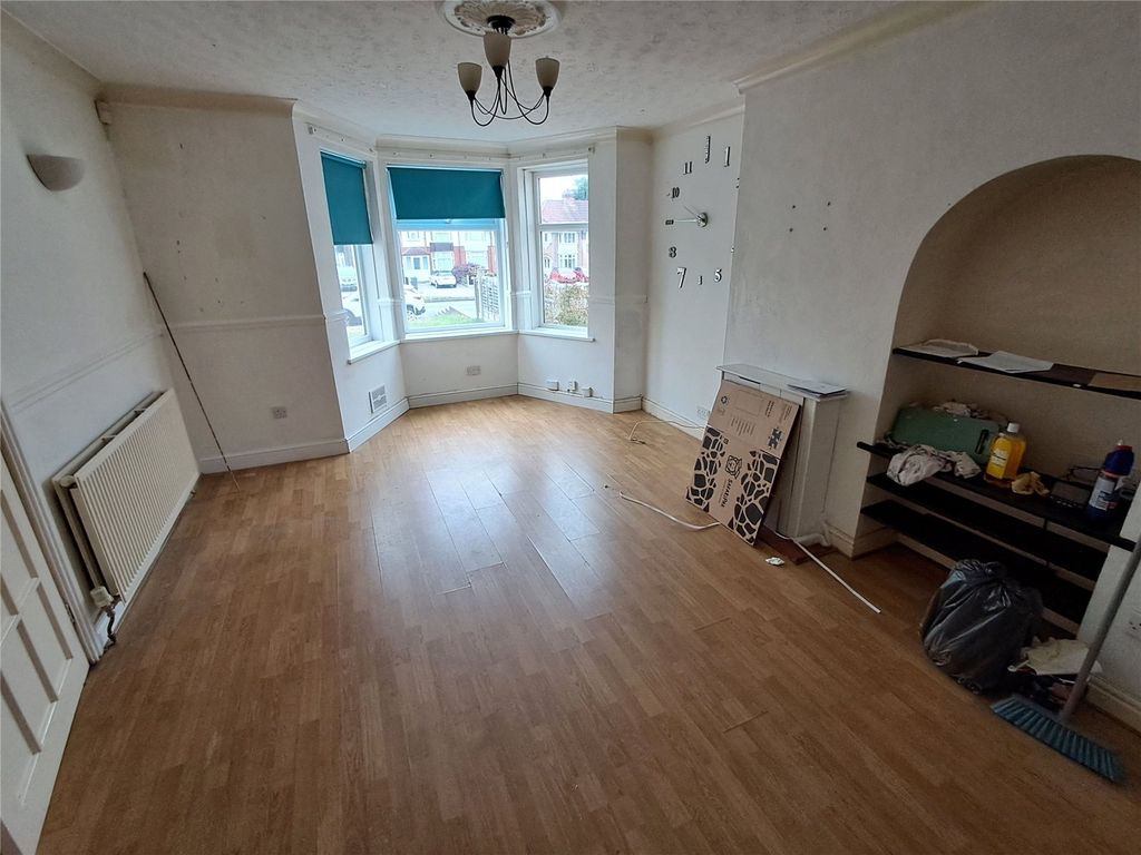 Property photo 2 of 11 Lounge