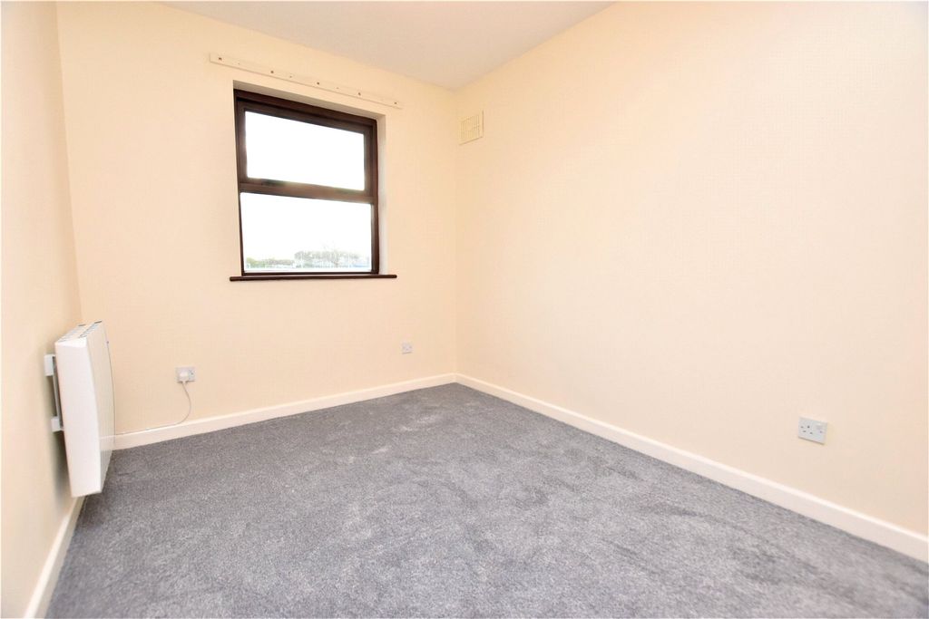 Property photo 2 of 8 Picture No. 15