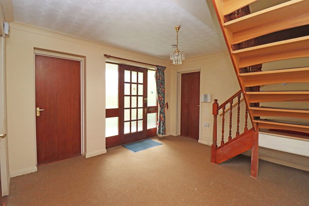 Property photo 2 of 27