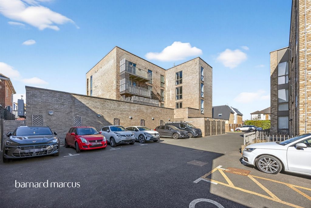 Property photo 3 of 11